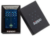 Zapalniczka Zippo niebieska ze sceną z gry w otwartym pudełku prezentowym