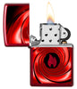 Vue de face du briquet tempête Zippo Red Swirl Design ouvert, avec flamme