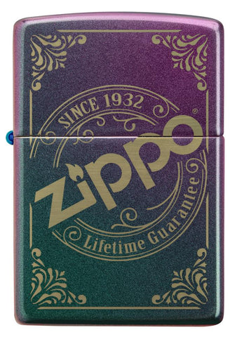 Widok z przodu zapalniczka Zippo Iridescent Matte z pieczątką z logo Zippo wygrawerowaną laserowo