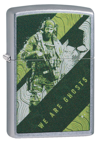 Zapalniczka Zippo z widokiem z przodu 3/4 kąta Tom Clancy's Ghost Recon® Green Camouflage z żołnierzem