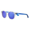 Okulary przeciwsłoneczne Zippo Widok z przodu ¾ kąta z przezroczystą oprawką, soczewkami i zausznikami, niebieskie